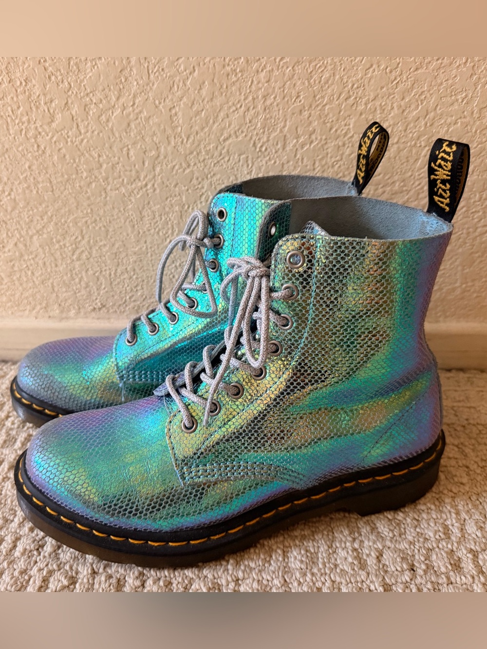 Dr. Martens Iridescent Teal Mermaid Scale Combat Boots w/iridescent laces Sz 10